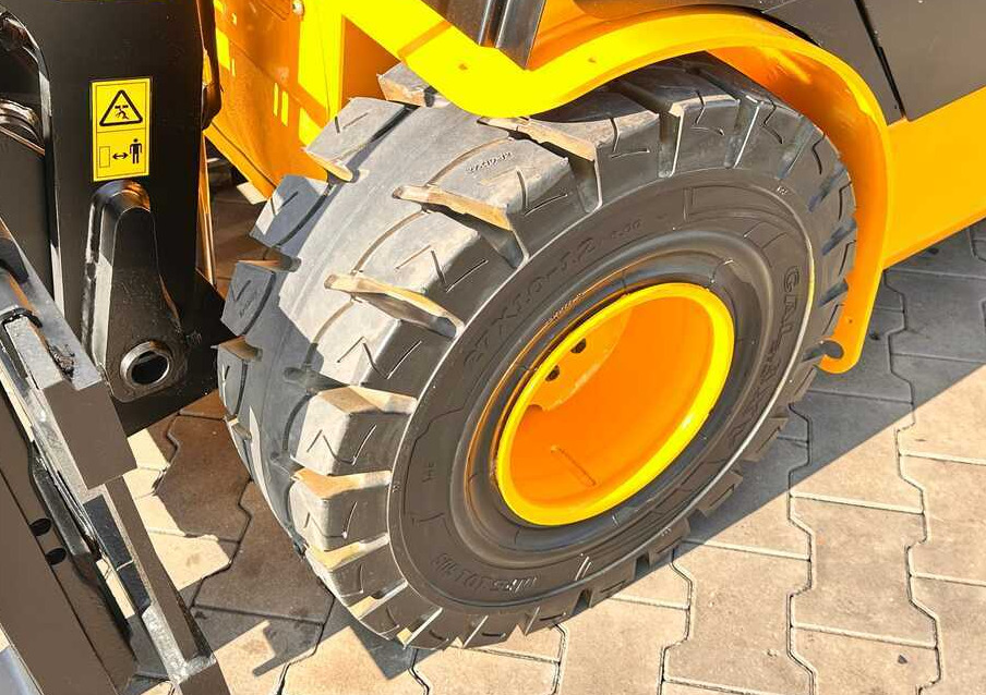 JCB TLT30G / GAS / 4100MM / FULL CABIN / FORK POSITIONER / LIKE NEW - Telescopic handler: picture 5 JCB TLT30G / GAS / 4100MM / FULL CABIN / FORK POSITIONER / LIKE NEW - Telescopic handler: picture 5
