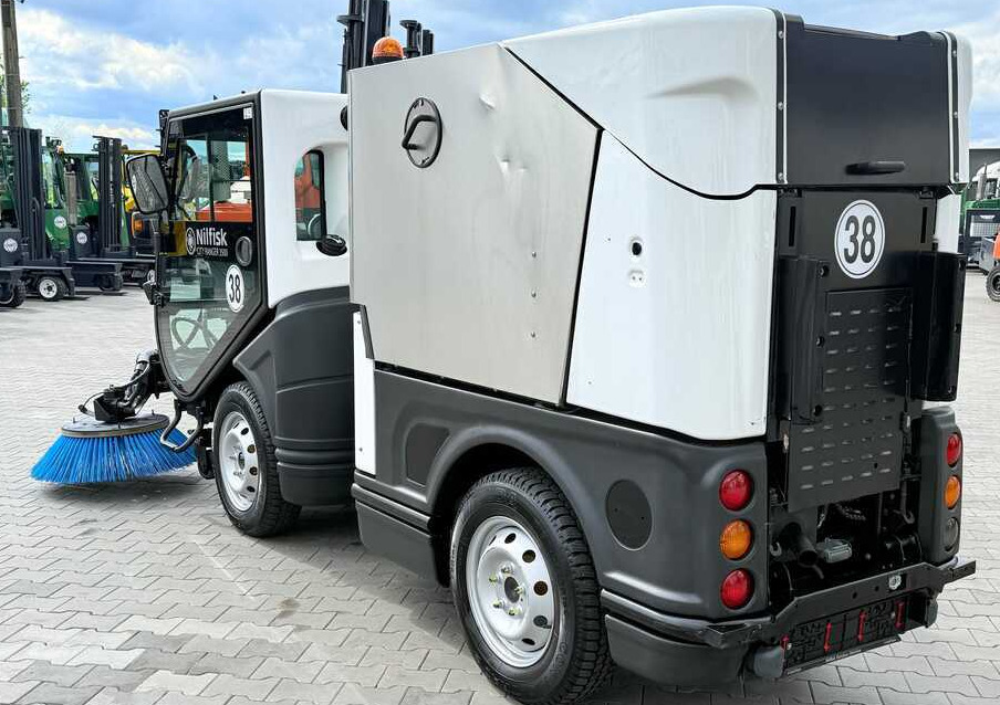 Road sweeper Nilfisk Nilfisk City Ranger 3500 – Articulated Municipal Sweeper | Year 2017 | On: picture 10