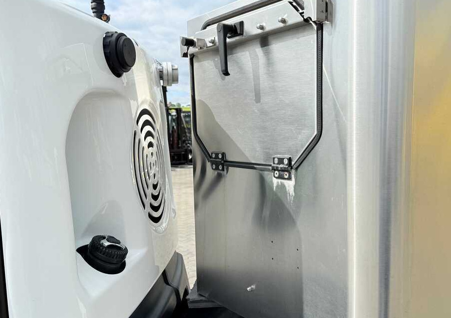 Road sweeper Nilfisk Nilfisk City Ranger 3500 – Articulated Municipal Sweeper | Year 2017 | On: picture 13