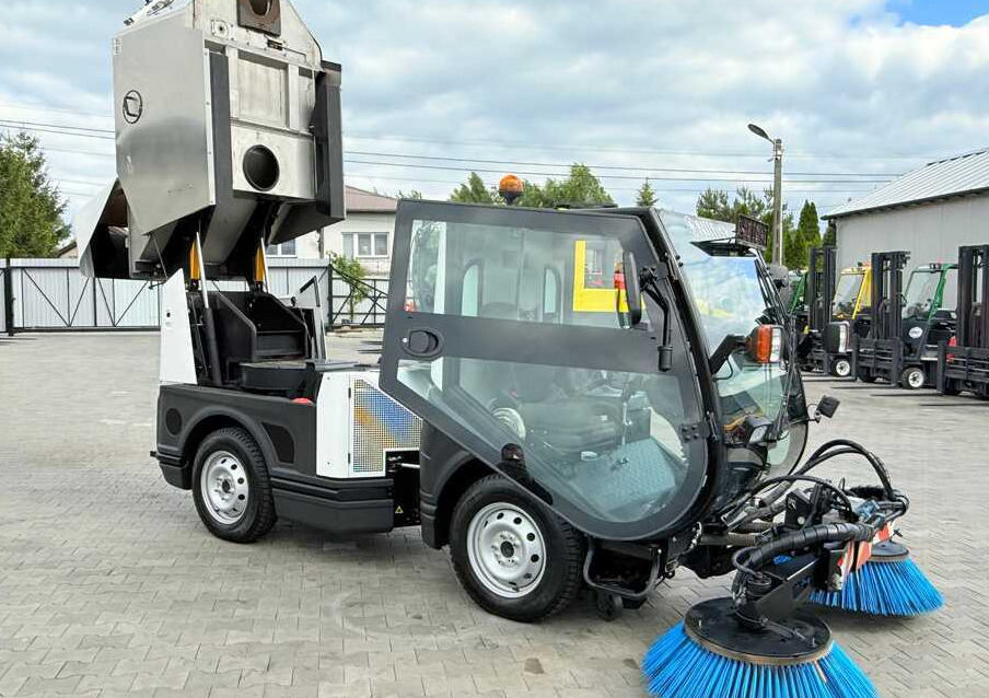 Road sweeper Nilfisk Nilfisk City Ranger 3500 – Articulated Municipal Sweeper | Year 2017 | On: picture 29