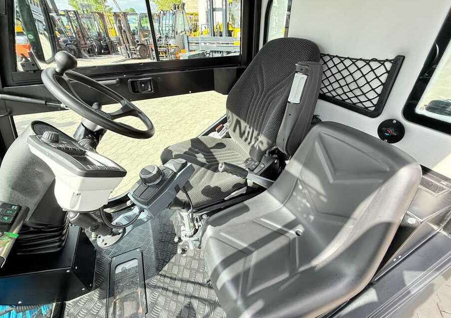Road sweeper Nilfisk Nilfisk City Ranger 3500 – Articulated Municipal Sweeper | Year 2017 | On: picture 15