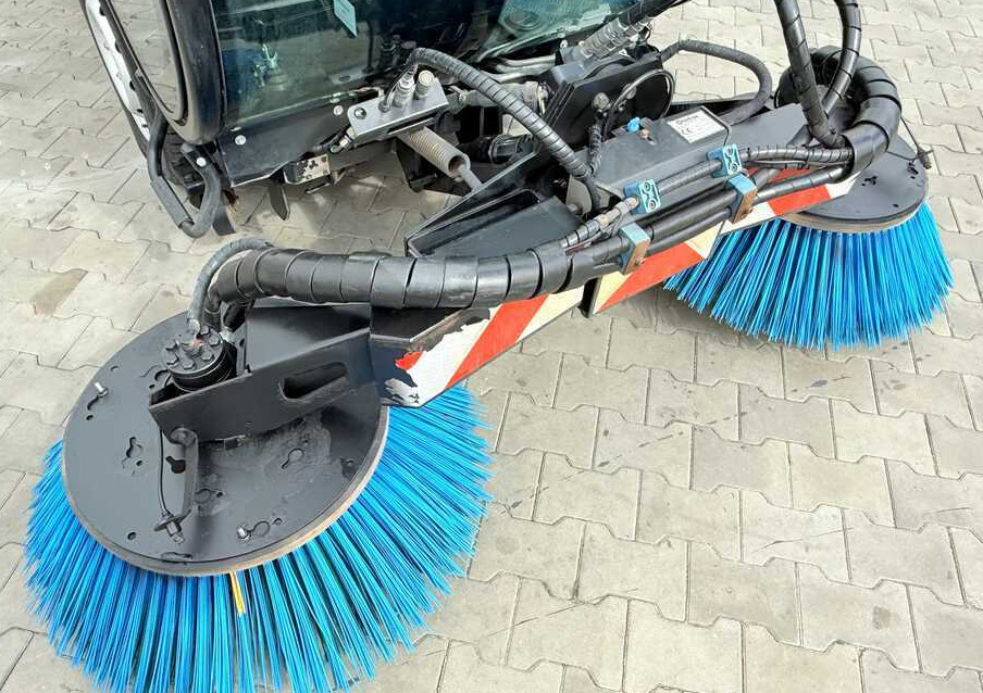Road sweeper Nilfisk Nilfisk City Ranger 3500 – Articulated Municipal Sweeper | Year 2017 | On: picture 19