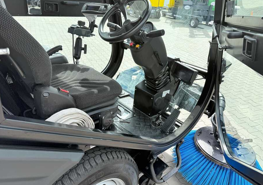 Road sweeper Nilfisk Nilfisk City Ranger 3500 – Articulated Municipal Sweeper | Year 2017 | On: picture 34