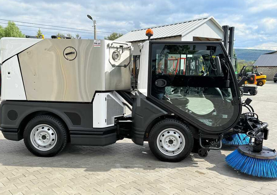 Road sweeper Nilfisk Nilfisk City Ranger 3500 – Articulated Municipal Sweeper | Year 2017 | On: picture 7
