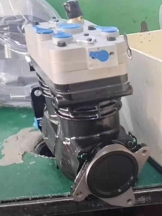 CATERPILLAR 304-2693   440-1616   226-9580   10R-6317 - A/C compressor for Excavator: picture 1 CATERPILLAR 304-2693   440-1616   226-9580   10R-6317 - A/C compressor for Excavator: picture 1