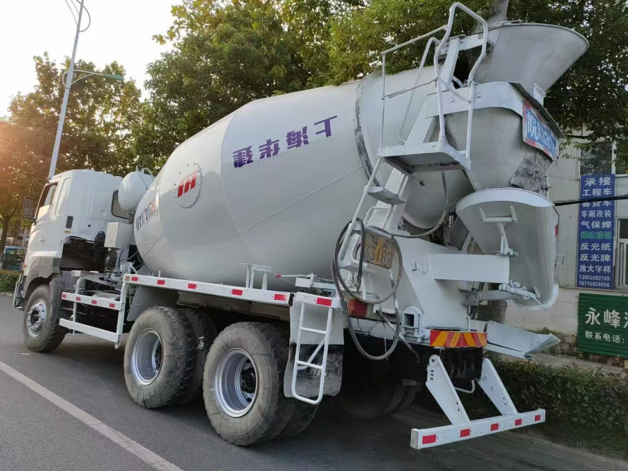 HINO 700 - Tank truck: picture 5 HINO 700 - Tank truck: picture 5