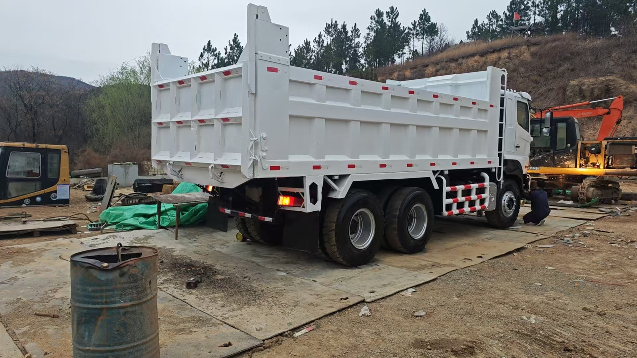 HINO HINO 700 - Tipper: picture 2 HINO HINO 700 - Tipper: picture 2