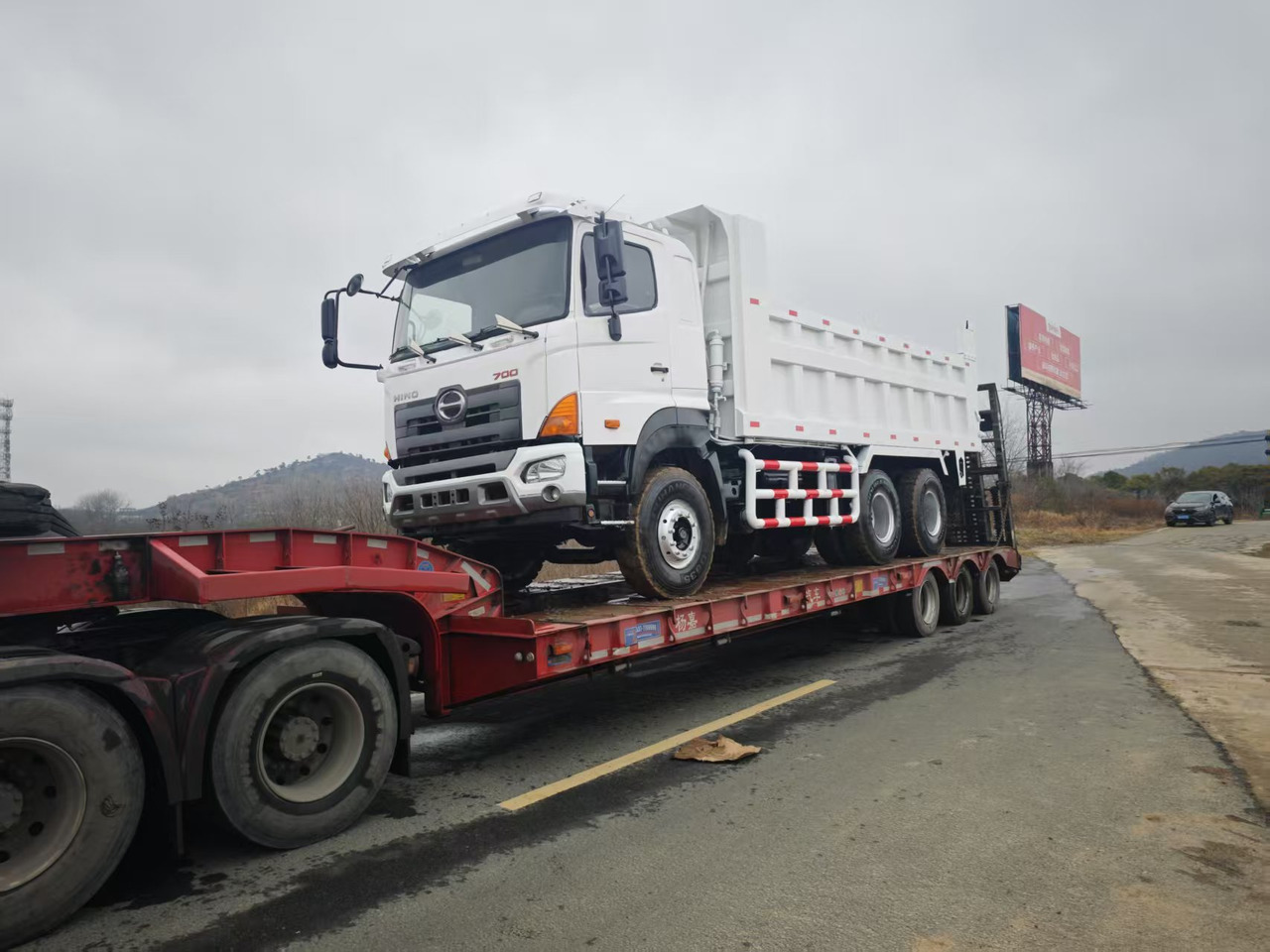 HINO HINO 700 - Tipper: picture 2 HINO HINO 700 - Tipper: picture 2