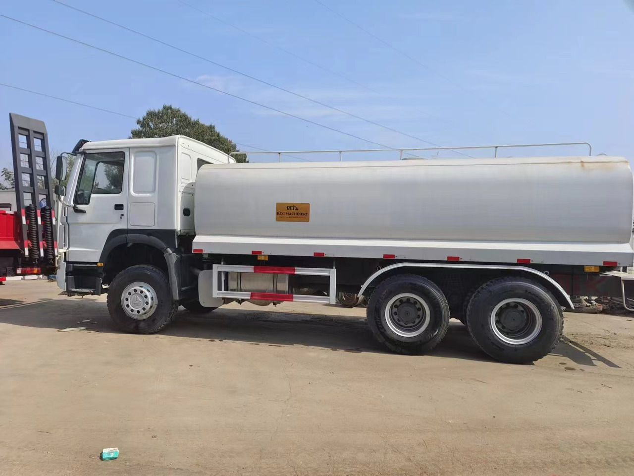 HOWO 6×4 ,20 cubic meters - Tank truck: picture 1 HOWO 6×4 ,20 cubic meters - Tank truck: picture 1