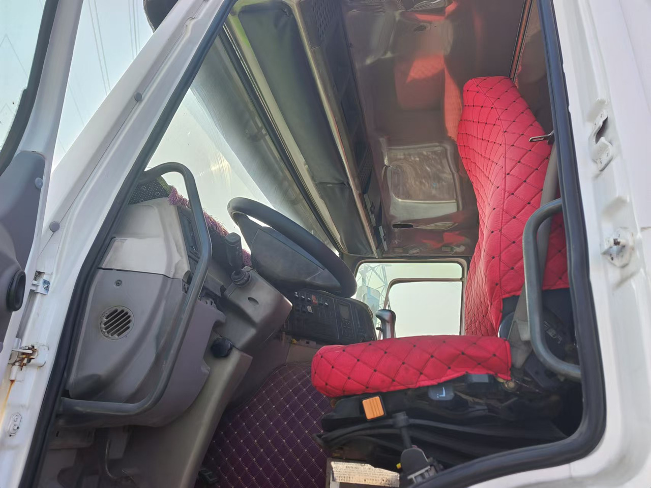 HOWO,XCMG HOWO 375,XCMG MSQS300-4 12 tons - Tank truck: picture 4 HOWO,XCMG HOWO 375,XCMG MSQS300-4 12 tons - Tank truck: picture 4