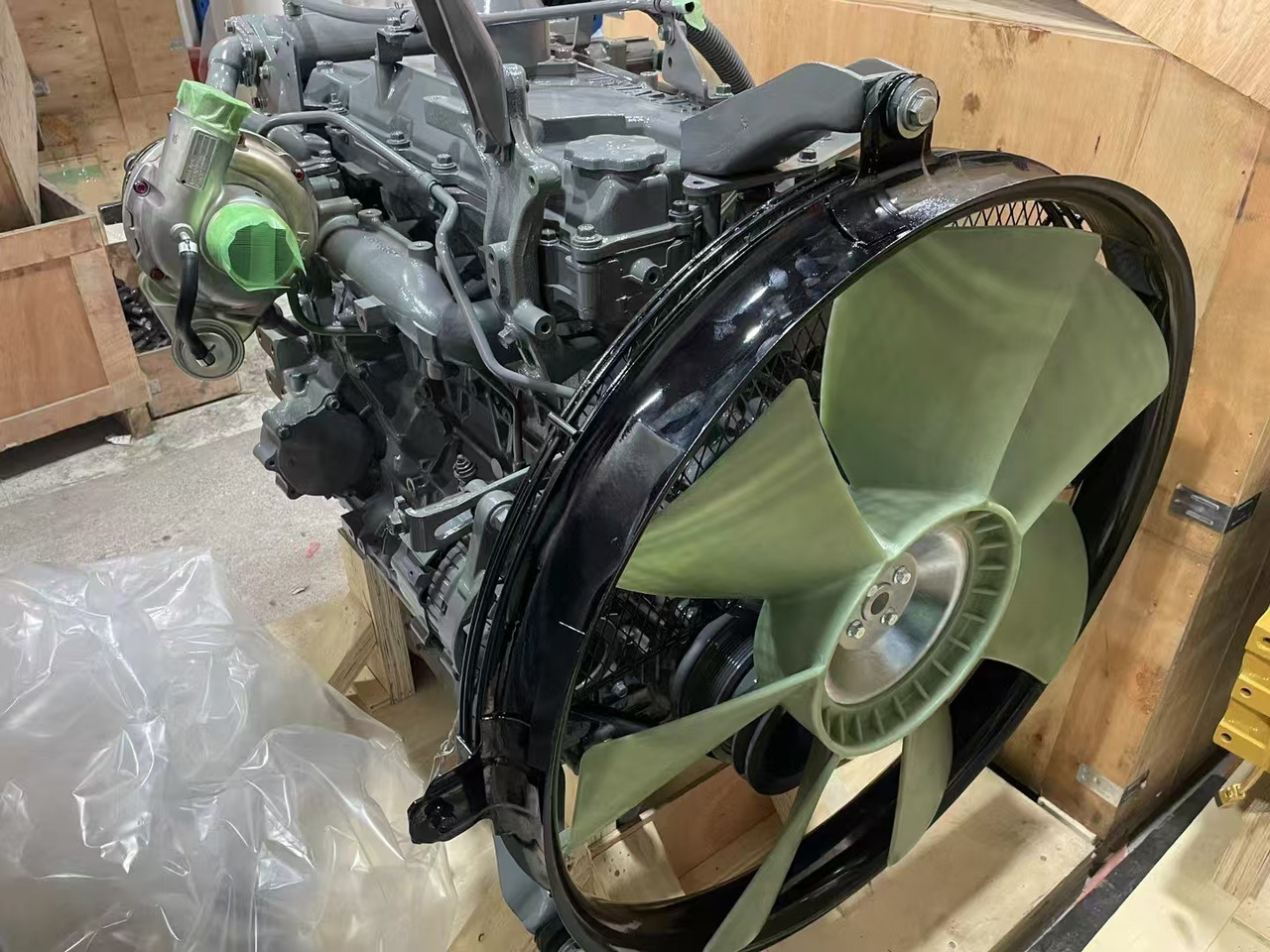 ISUZU 4HK1 - Engine and parts for Attachment: picture 1 ISUZU 4HK1 - Engine and parts for Attachment: picture 1
