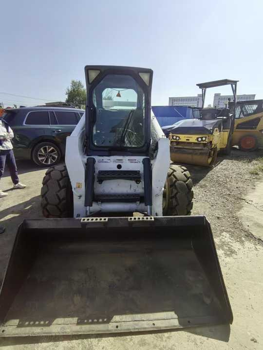 Second Hand Bobcat S300 Skid Steer Loader High Quality Cheap 95% New Used Mini Bobcati Bobcate S300 - Skid steer loader: picture 3 Second Hand Bobcat S300 Skid Steer Loader High Quality Cheap 95% New Used Mini Bobcati Bobcate S300 - Skid steer loader: picture 3