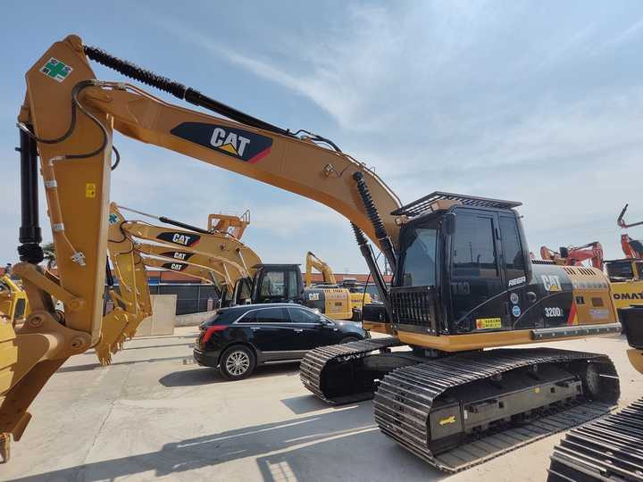 USED  CAT 320 Excavator with Wide Track Shoe for Sale - Crawler excavator: picture 2 USED  CAT 320 Excavator with Wide Track Shoe for Sale - Crawler excavator: picture 2