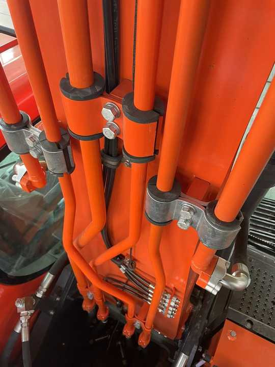 Used Digger DOOSAN DX260 Construction Machinery Construction Digger Used DOOSAN DX260 Cheap Excavator - Crawler excavator: picture 5 Used Digger DOOSAN DX260 Construction Machinery Construction Digger Used DOOSAN DX260 Cheap Excavator - Crawler excavator: picture 5