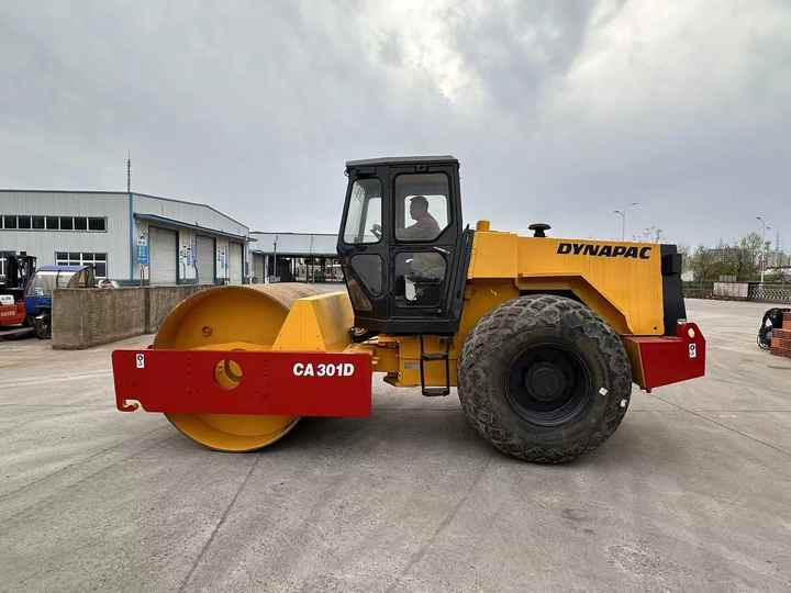 Used Dynapac CA301 Vibratory Roller with Less Working Time and Superior Performance Used Dynapac 251d/301D Roller for Sale - Road roller: picture 2 Used Dynapac CA301 Vibratory Roller with Less Working Time and Superior Performance Used Dynapac 251d/301D Roller for Sale - Road roller: picture 2