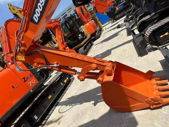 Used Excavator Doosan DX55 Excavators Mini Equipment Earth Moving Machinery Doosan Digger Excavator for Sale - Crawler excavator: picture 5 Used Excavator Doosan DX55 Excavators Mini Equipment Earth Moving Machinery Doosan Digger Excavator for Sale - Crawler excavator: picture 5