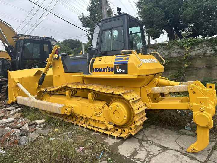 Used Japan Komatsu D85ESS Dozer with Ripper Komatsu D85 Crawler Bulldozer with Excellent Performance Low Price for Sale - Bulldozer: picture 3 Used Japan Komatsu D85ESS Dozer with Ripper Komatsu D85 Crawler Bulldozer with Excellent Performance Low Price for Sale - Bulldozer: picture 3