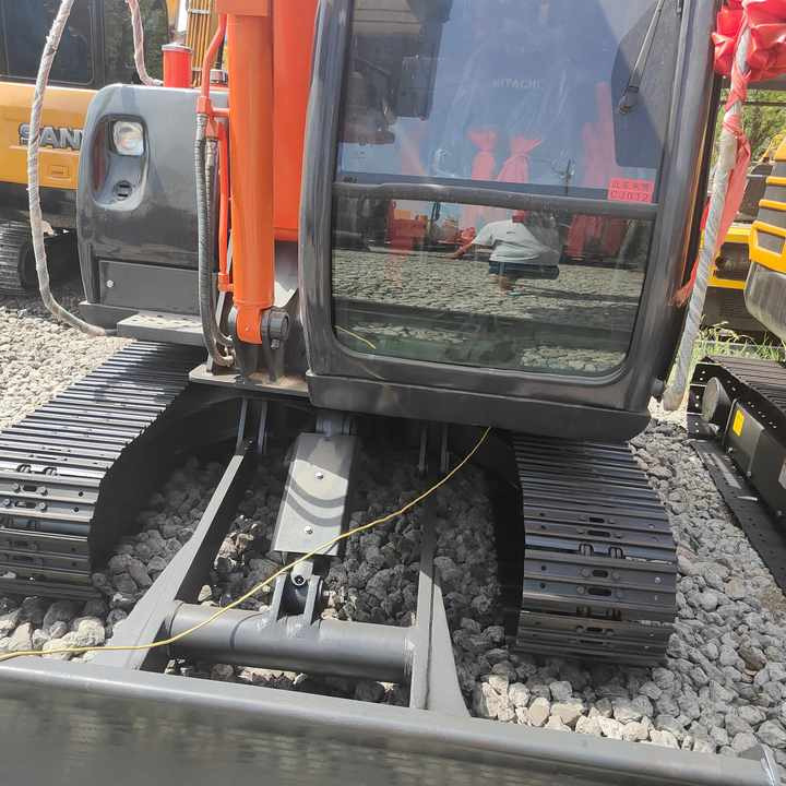 Used Original Japan Brand Hitachi Zx60 Excavator for Sale - Excavator: picture 3 Used Original Japan Brand Hitachi Zx60 Excavator for Sale - Excavator: picture 3
