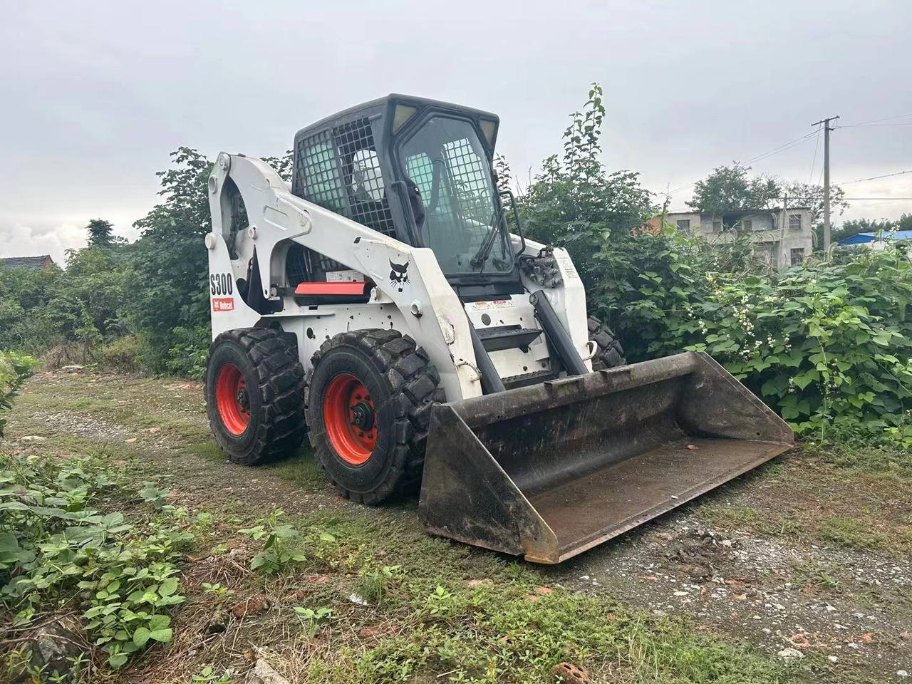 BOBCAT S300 - Skid steer loader: picture 1 BOBCAT S300 - Skid steer loader: picture 1