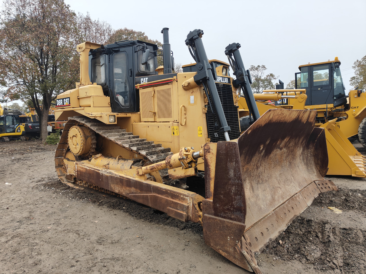 CATERPILLAR D8R - Bulldozer: picture 2 CATERPILLAR D8R - Bulldozer: picture 2