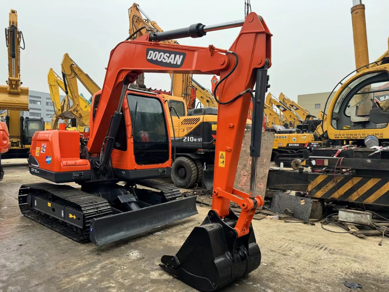 DOOSAN DX75-9C - Crawler excavator: picture 1 DOOSAN DX75-9C - Crawler excavator: picture 1