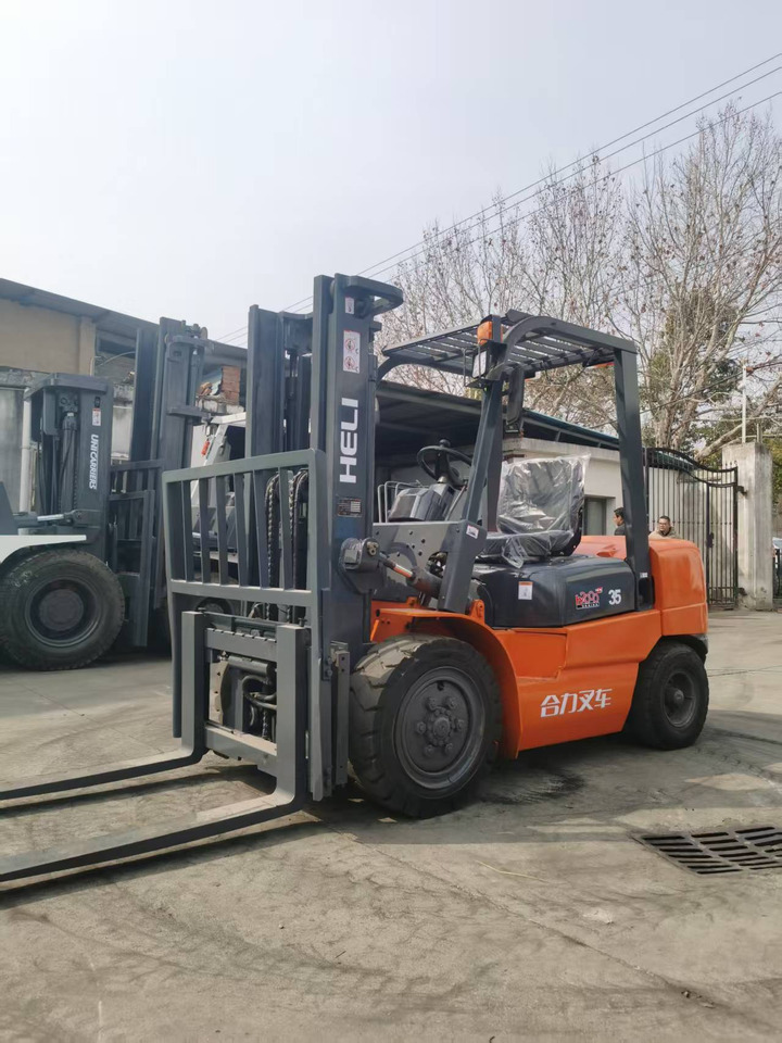 HELI 3.5-ton - Diesel forklift: picture 3 HELI 3.5-ton - Diesel forklift: picture 3