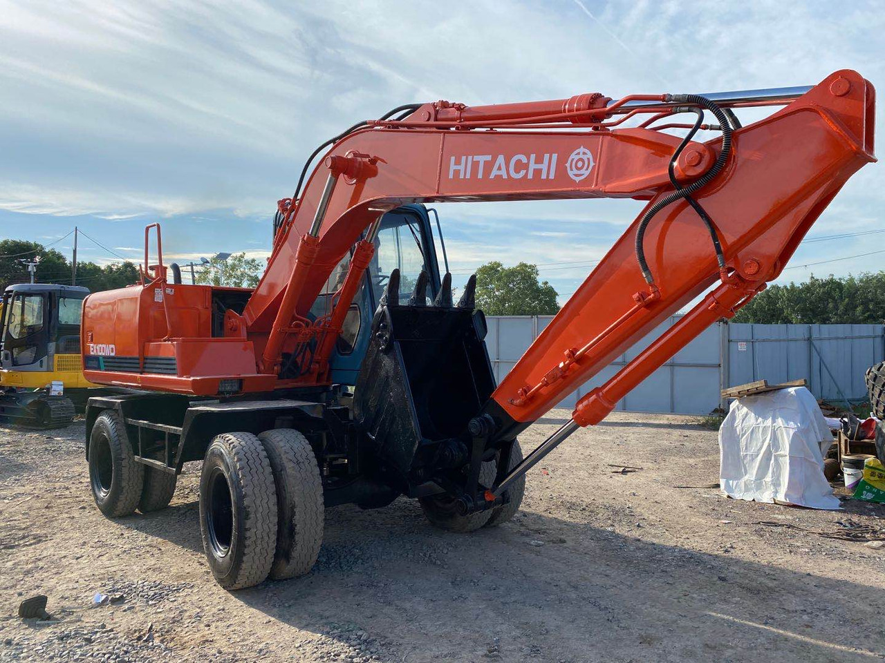 HITACHI EX100WD - Wheel excavator: picture 2 HITACHI EX100WD - Wheel excavator: picture 2