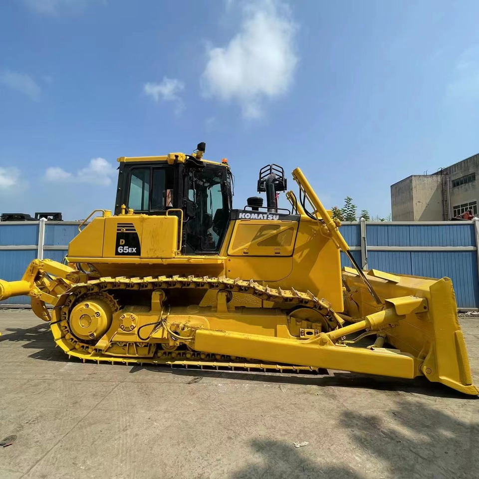 KOMATSU D65EX - Bulldozer: picture 1 KOMATSU D65EX - Bulldozer: picture 1