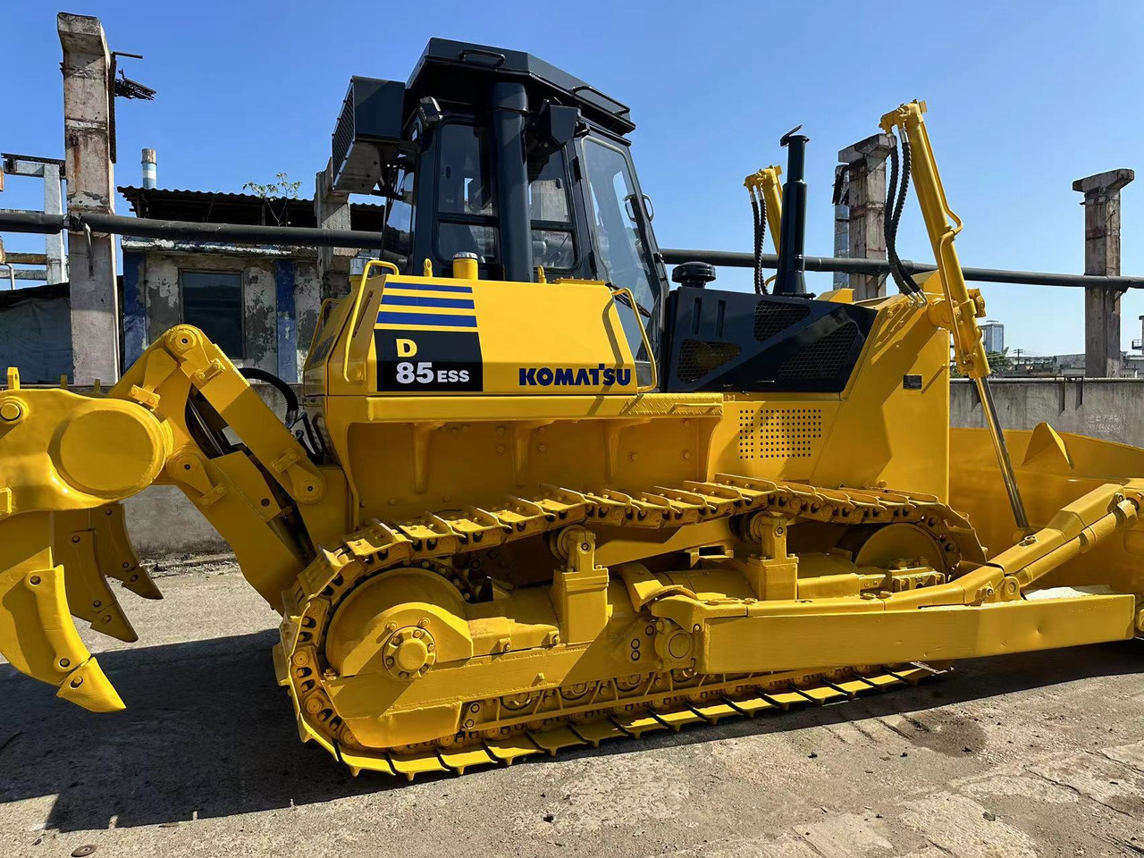 KOMATSU D85ESS - Bulldozer: picture 1 KOMATSU D85ESS - Bulldozer: picture 1