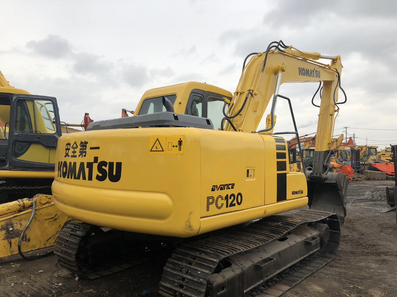 KOMATSU PC120-6 - Crawler excavator: picture 3 KOMATSU PC120-6 - Crawler excavator: picture 3