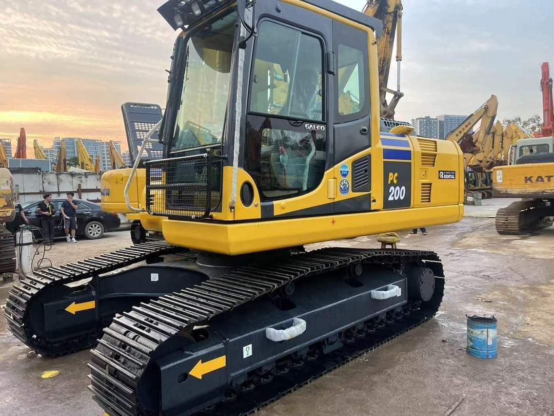 KOMATSU PC200-8 - Crawler excavator: picture 3 KOMATSU PC200-8 - Crawler excavator: picture 3