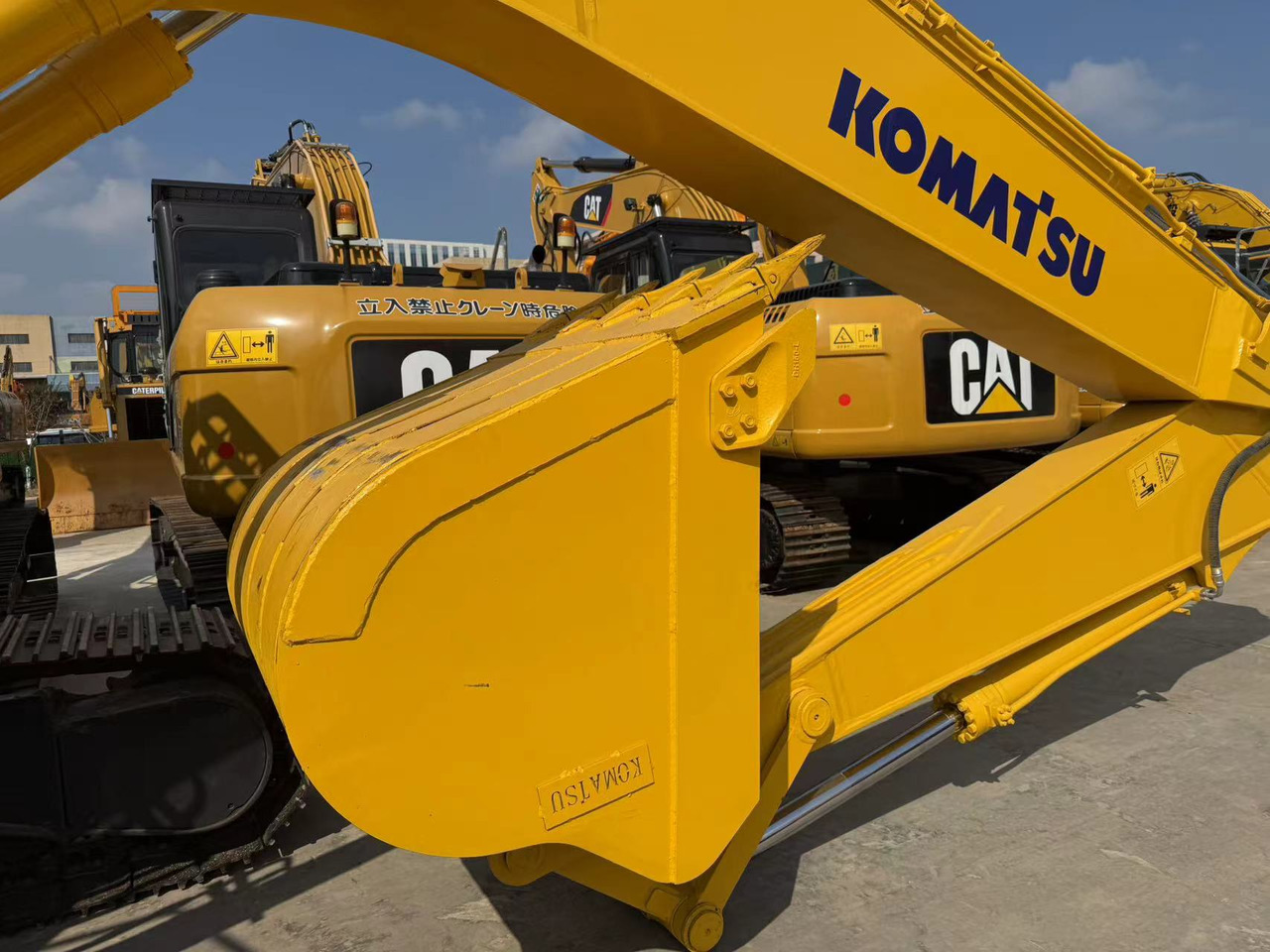 KOMATSU PC300-8 - Crawler excavator: picture 5 KOMATSU PC300-8 - Crawler excavator: picture 5