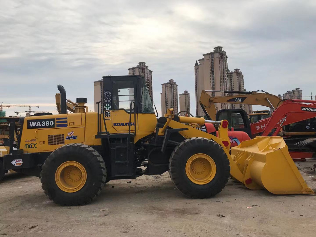KOMATSU WA380-3 - Wheel loader: picture 3 KOMATSU WA380-3 - Wheel loader: picture 3