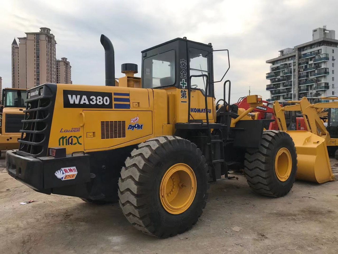 KOMATSU WA380-3 - Wheel loader: picture 1 KOMATSU WA380-3 - Wheel loader: picture 1