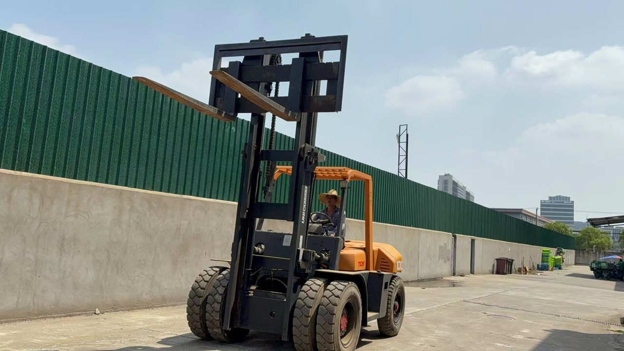 TCM FD100 - Scissor lift: picture 4 TCM FD100 - Scissor lift: picture 4