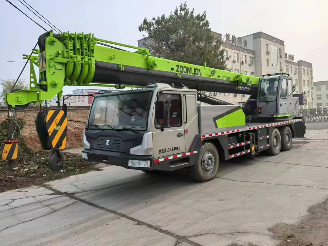 ZOOMLION ZTC250 - Mobile crane: picture 1 ZOOMLION ZTC250 - Mobile crane: picture 1