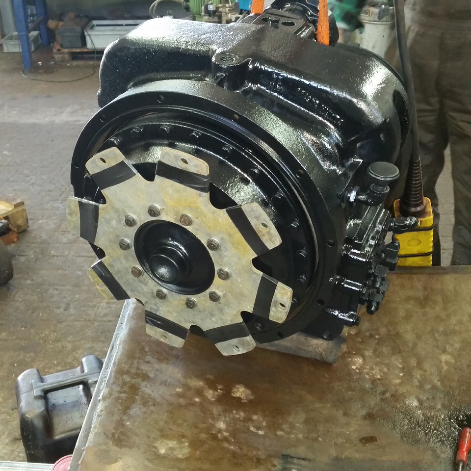 Skrzynia biegów Clark R34000 - Gearbox for Excavator: picture 1 Skrzynia biegów Clark R34000 - Gearbox for Excavator: picture 1