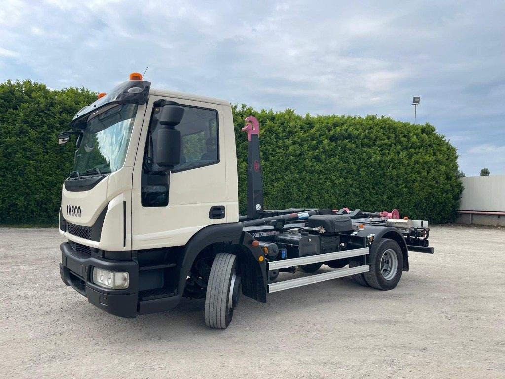 IVECO EUROCARGO 120E22 SCARRABILE - Hook lift truck: picture 1 IVECO EUROCARGO 120E22 SCARRABILE - Hook lift truck: picture 1