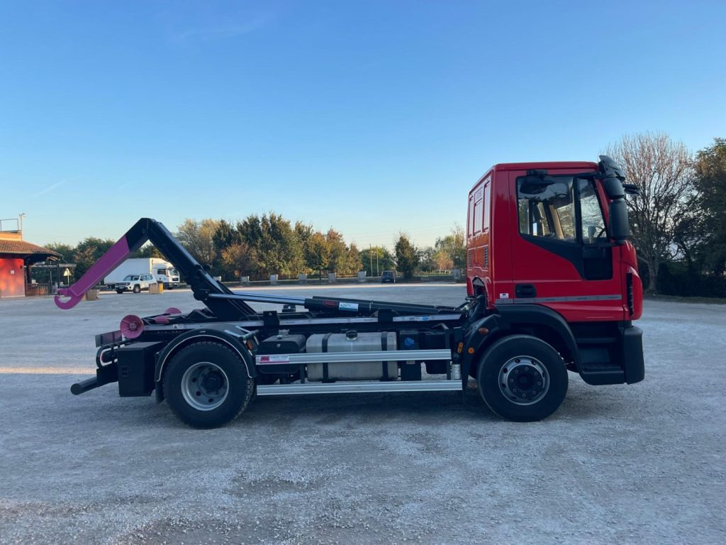 Hook lift truck IVECO EUROCARGO 160E32 CON SCARRABILE NUOVO: picture 7