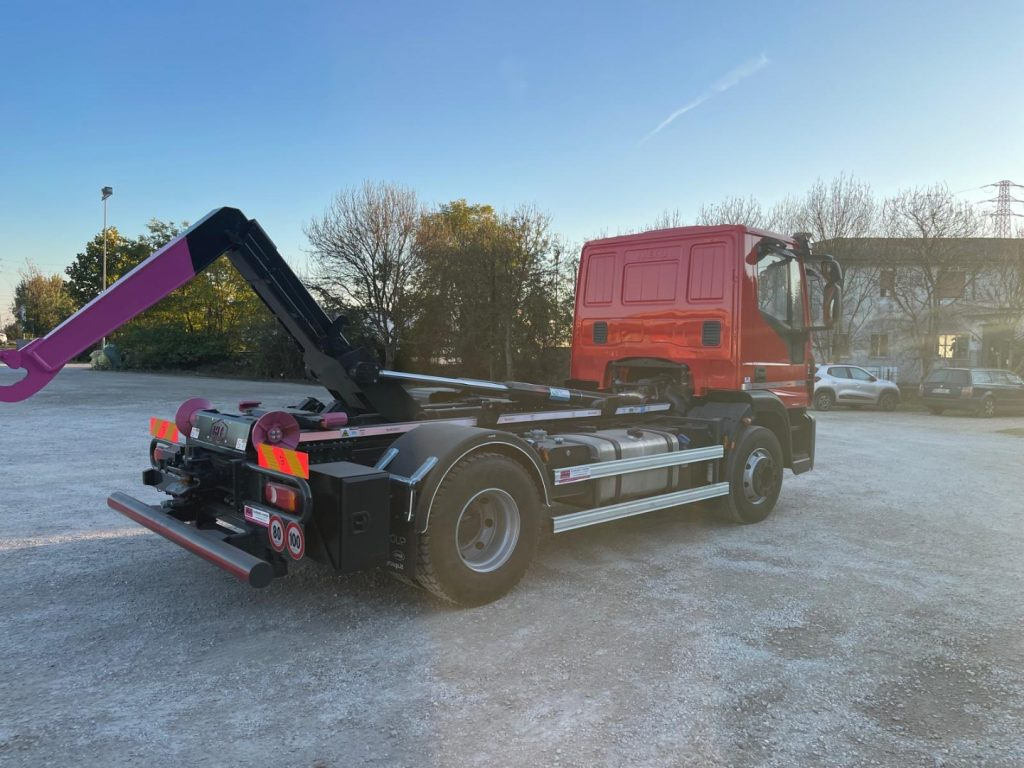 Hook lift truck IVECO EUROCARGO 160E32 CON SCARRABILE NUOVO: picture 6
