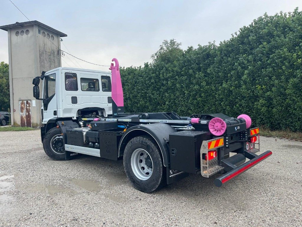 IVECO EUROCARGO 180K32 SCARRABILE NUOVO - Hook lift truck: picture 3 IVECO EUROCARGO 180K32 SCARRABILE NUOVO - Hook lift truck: picture 3