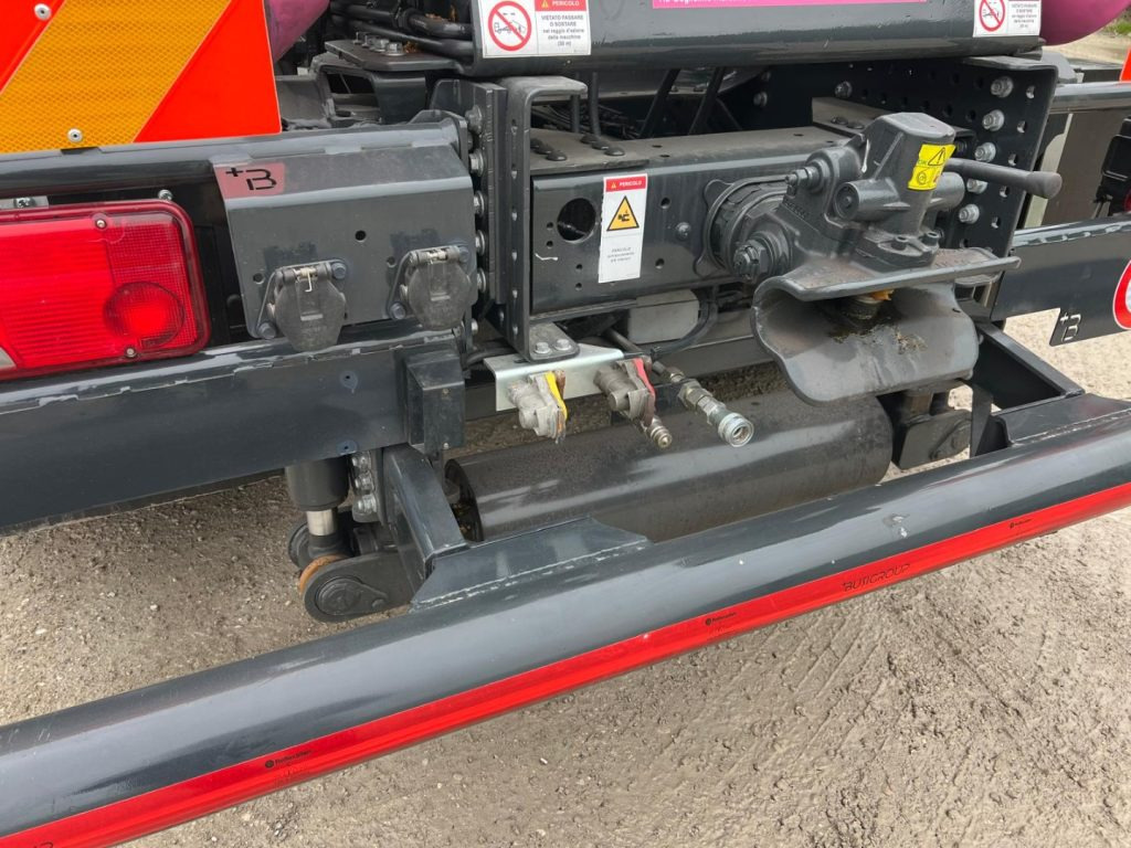 Hook lift truck IVECO STRALIS X-WAY 510 TRAKKER SCARRABILE: picture 10