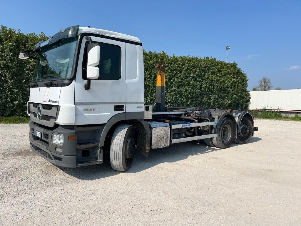 MERCEDES-BENZ MERCEDES ACTROS 25.41 SCARRABILE - Hook lift truck: picture 1 MERCEDES-BENZ MERCEDES ACTROS 25.41 SCARRABILE - Hook lift truck: picture 1