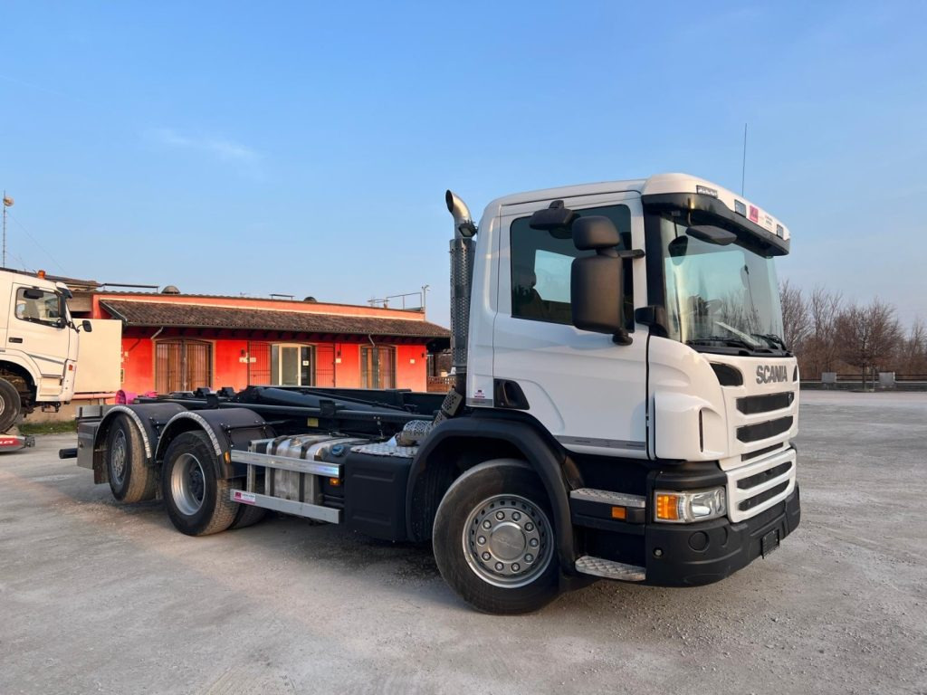 Hook lift truck SCANIA P410 SCARRABILE CON RIDUTTORE AI MOZZI: picture 7