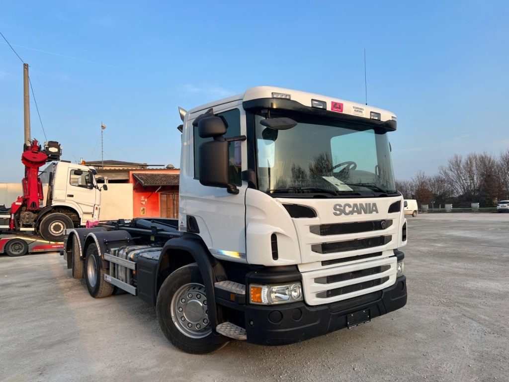 Hook lift truck SCANIA P410 SCARRABILE CON RIDUTTORE AI MOZZI: picture 8