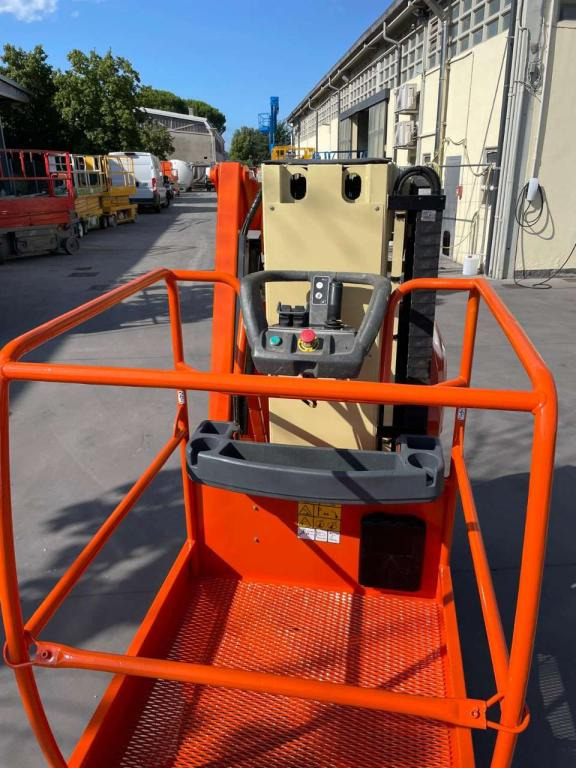 Vertical mast lift JLG TOUCAN 8E: picture 9