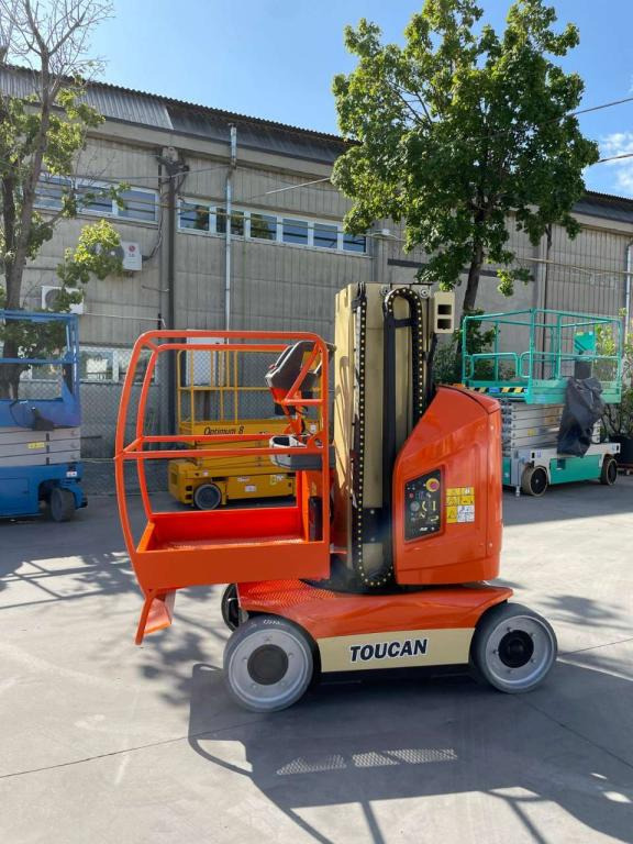 Vertical mast lift JLG TOUCAN 8E: picture 12