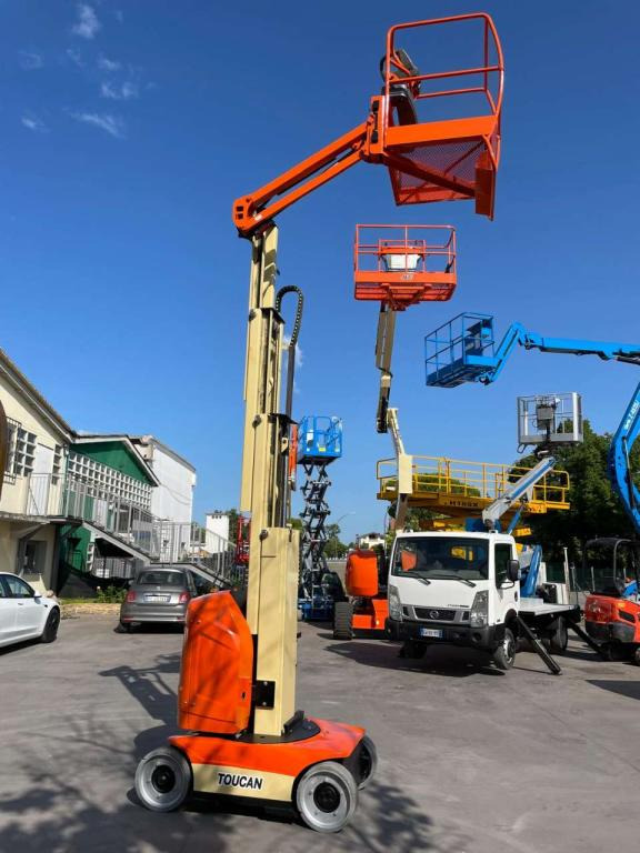 Vertical mast lift JLG TOUCAN 8E: picture 13