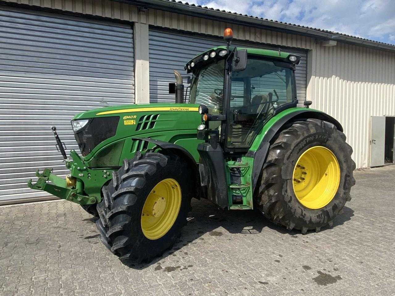 John Deere 6140R - Farm tractor: picture 5 John Deere 6140R - Farm tractor: picture 5