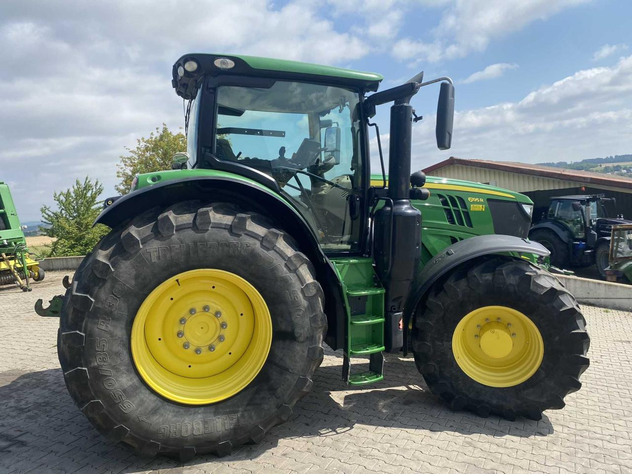 John Deere 6195R - Farm tractor: picture 4 John Deere 6195R - Farm tractor: picture 4